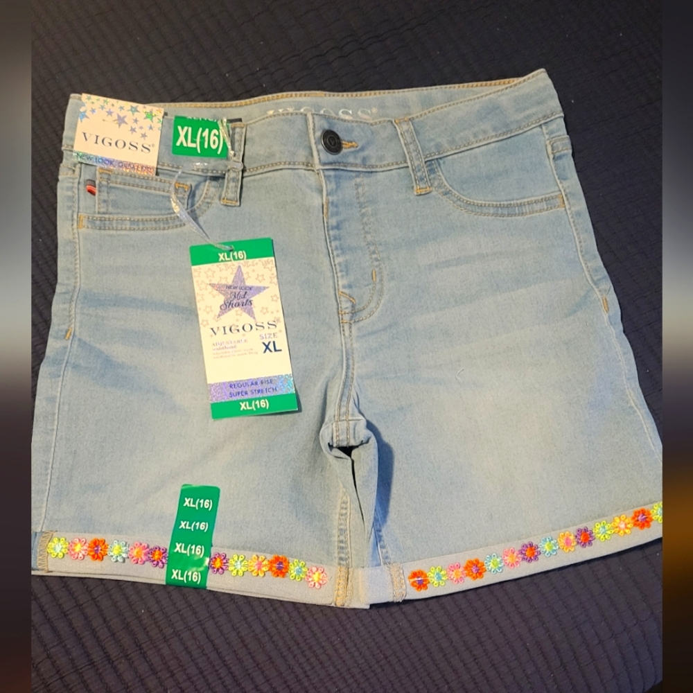 Vigoss Girls size L 12/14 MID SHORTS. REGULAR RISE